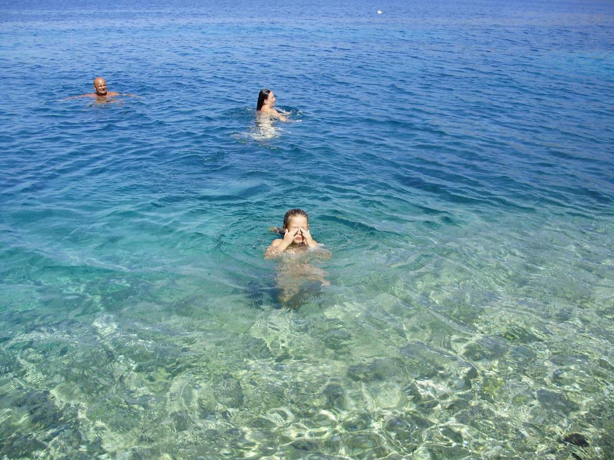 I&J Relaxing Beach Apartments Račišće Kültér fotó